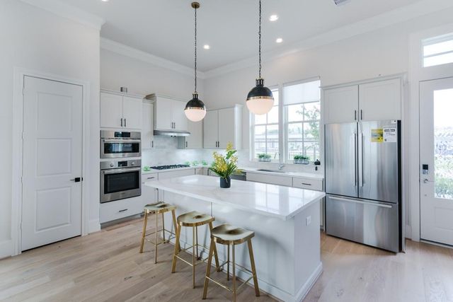 1009 Golden Nectar, Houston, TX 77008