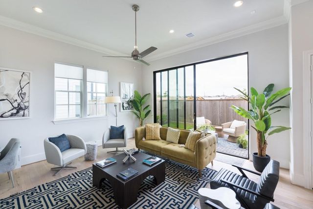 1009 Golden Nectar, Houston, TX 77008