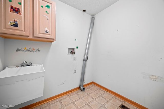 222 Stonehedge Drive, Elyria, OH 44035