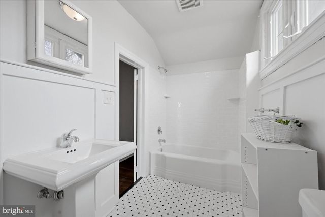 101 N EAGLE RD, Havertown, PA 19083