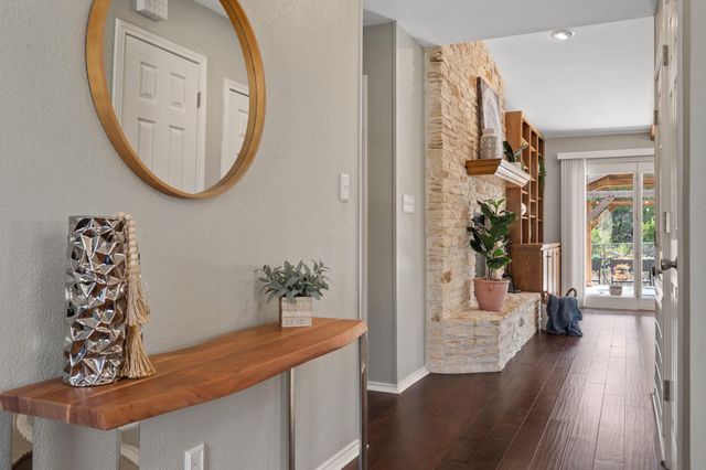 20807 Boggy Ford RD, Lago Vista, TX 78645