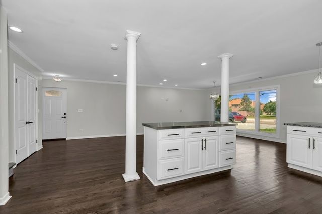 19232 Kedzie Avenue, Flossmoor, IL 60422