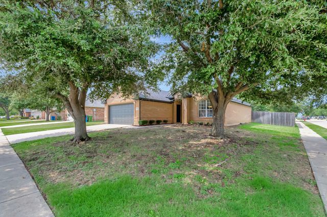 325 Foreston Drive, Roanoke, TX 76262