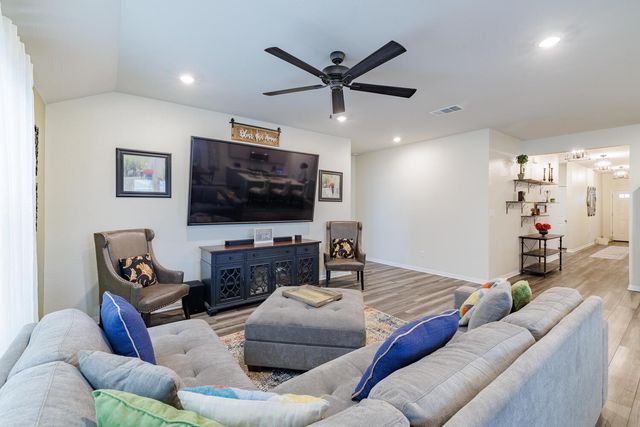 2823 Rustic Hills DR, Round Rock, TX 78665