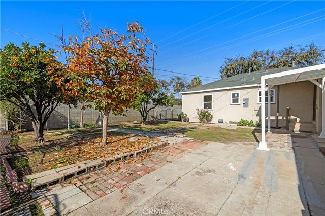 2100 W Valencia Drive, Fullerton, CA 92833