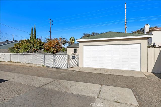 2100 W Valencia Drive, Fullerton, CA 92833