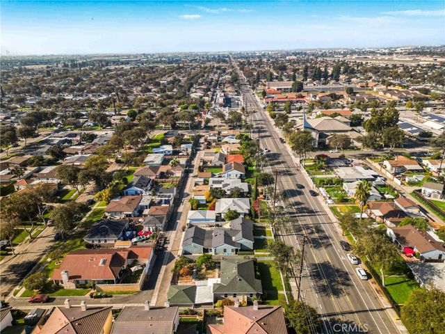 2100 W Valencia Drive, Fullerton, CA 92833