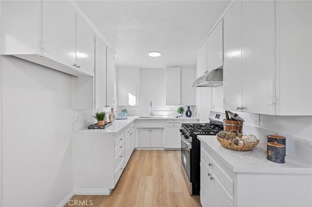 2100 W Valencia Drive, Fullerton, CA 92833