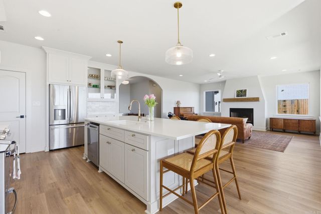 34325 Lakeview West Drive, Roland, AR 72135