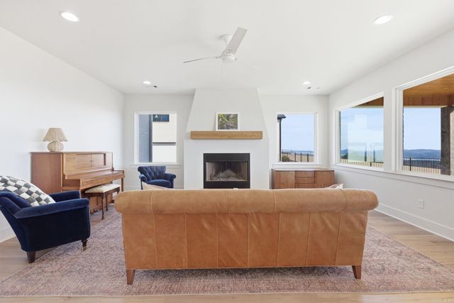 34325 Lakeview West Drive, Roland, AR 72135