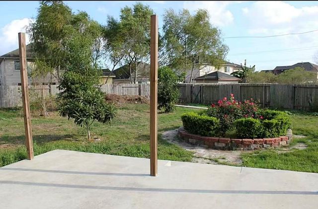 6403 Linden Knoll Lane, Houston, TX 77085