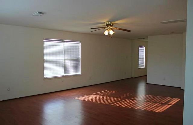 6403 Linden Knoll Lane, Houston, TX 77085