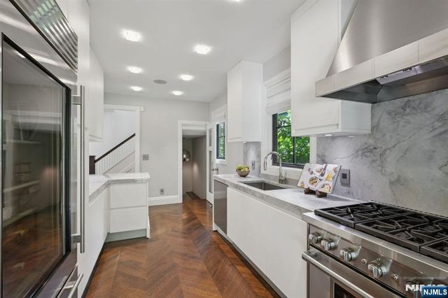 29 Outlook Place, Glen Ridge, NJ 07028