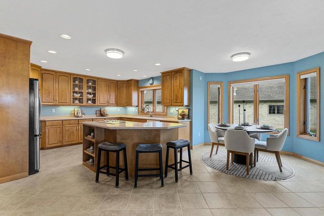 2516 VAN RITE COURT, Green Bay, WI 54301