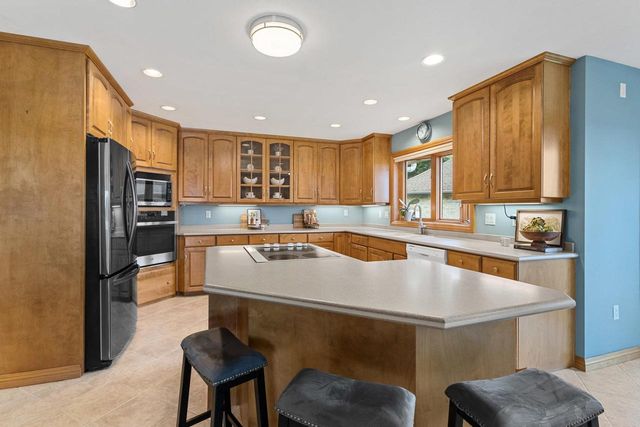 2516 VAN RITE COURT, Green Bay, WI 54301