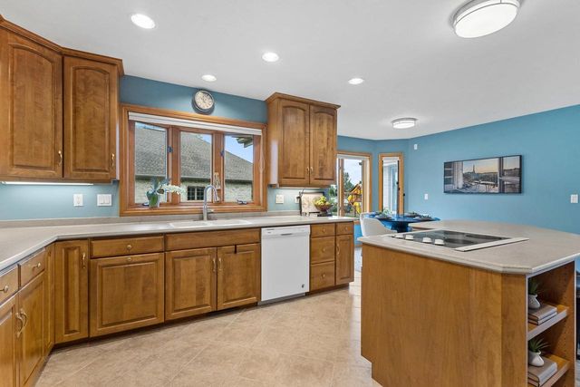 2516 VAN RITE COURT, Green Bay, WI 54301