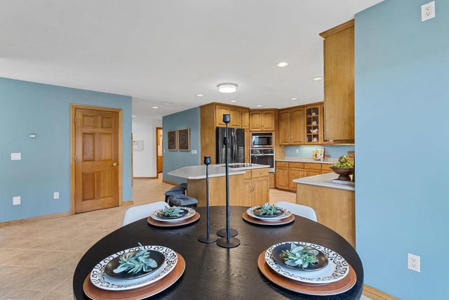 2516 VAN RITE COURT, Green Bay, WI 54301