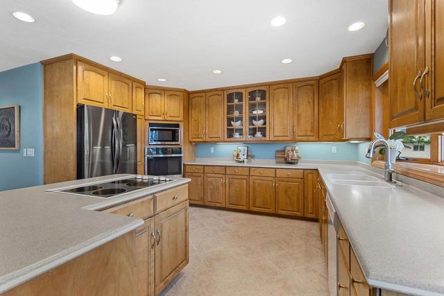 2516 VAN RITE COURT, Green Bay, WI 54301