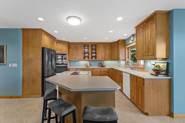 2516 VAN RITE COURT, Green Bay, WI 54301