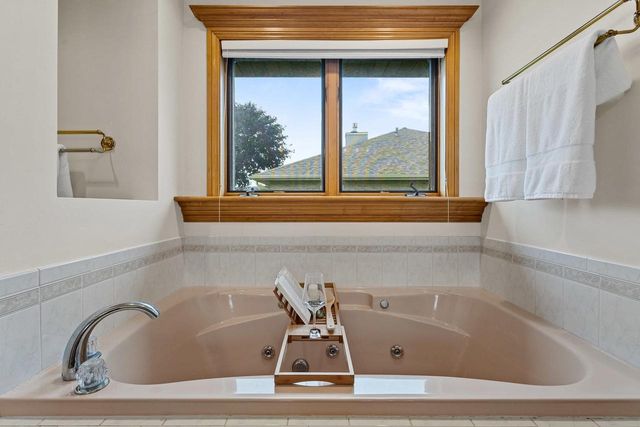 2516 VAN RITE COURT, Green Bay, WI 54301