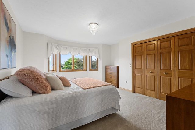 2516 VAN RITE COURT, Green Bay, WI 54301