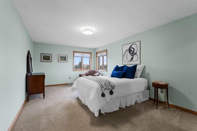 2516 VAN RITE COURT, Green Bay, WI 54301