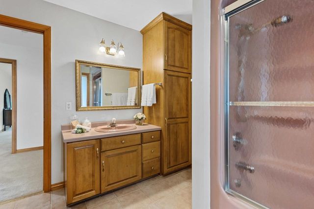 2516 VAN RITE COURT, Green Bay, WI 54301