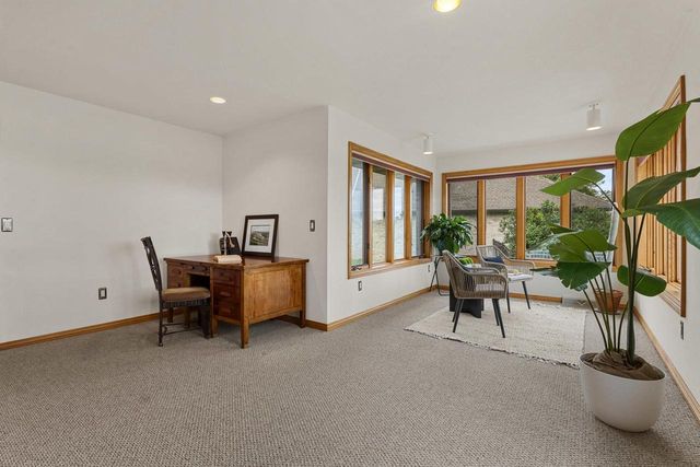 2516 VAN RITE COURT, Green Bay, WI 54301