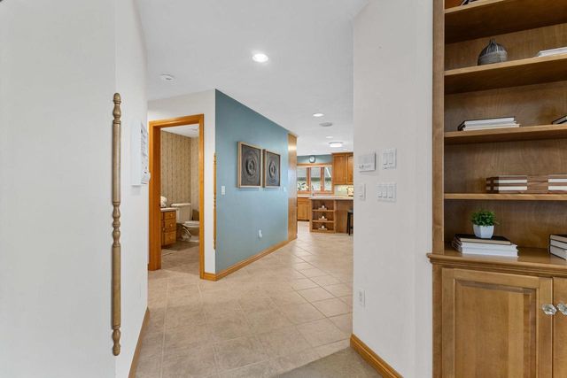 2516 VAN RITE COURT, Green Bay, WI 54301