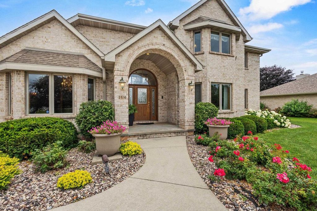 2516 VAN RITE COURT, Green Bay, WI 54301