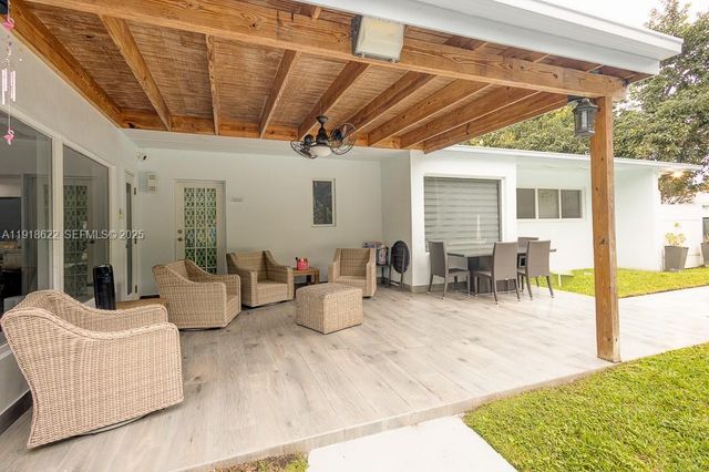 8290 Sunset Dr, Miami, FL 33143