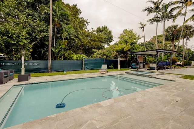 8290 Sunset Dr, Miami, FL 33143