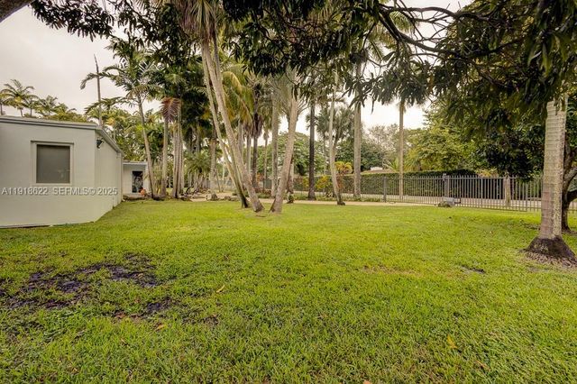 8290 Sunset Dr, Miami, FL 33143