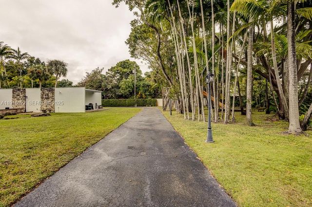 8290 Sunset Dr, Miami, FL 33143