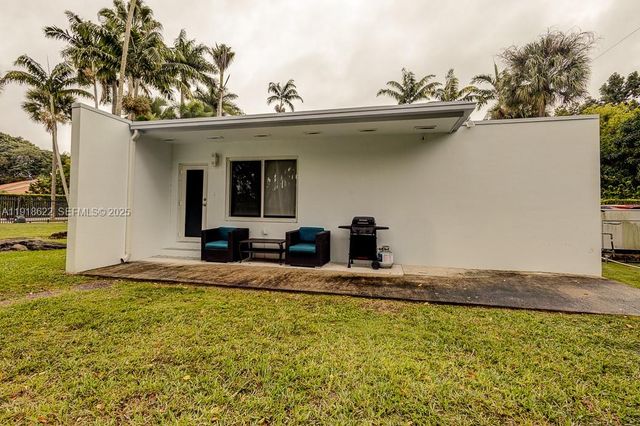 8290 Sunset Dr, Miami, FL 33143