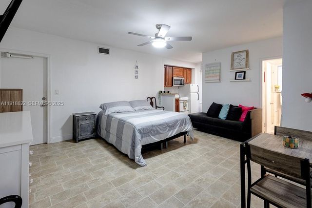 8290 Sunset Dr, Miami, FL 33143