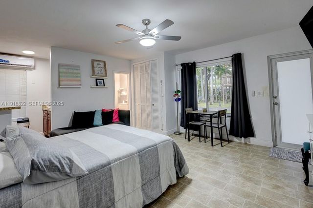 8290 Sunset Dr, Miami, FL 33143