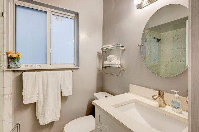 8290 Sunset Dr, Miami, FL 33143