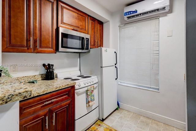 8290 Sunset Dr, Miami, FL 33143