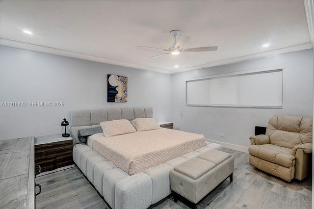 8290 Sunset Dr, Miami, FL 33143