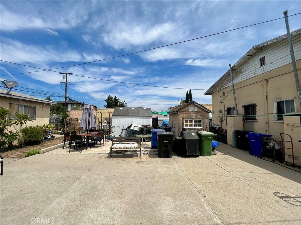Image 5 of property listing at 731 Hendricks, Los Angeles, CA 90022
