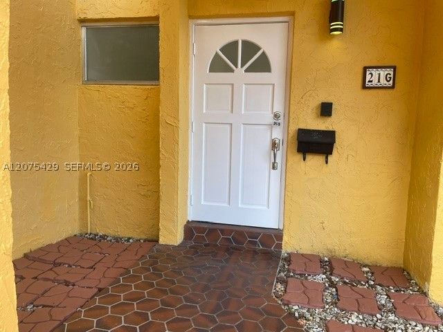 13721 SW 84th St G, Miami, FL 33183