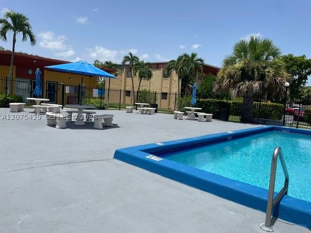 13721 SW 84th St G, Miami, FL 33183