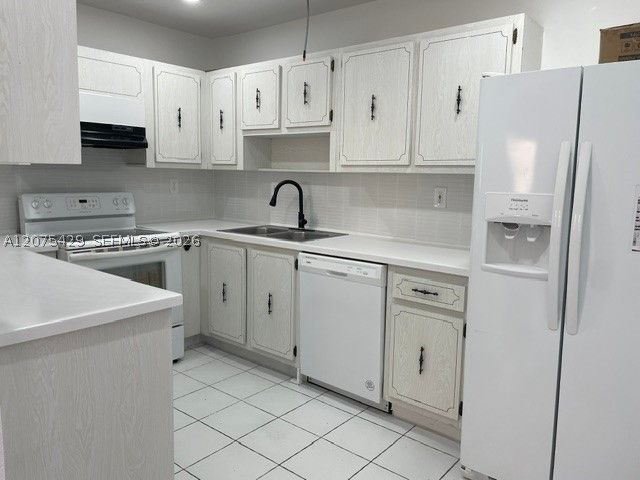 13721 SW 84th St G, Miami, FL 33183