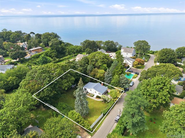 76 Queen Road, Rocky Point, NY 11778