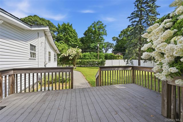 76 Queen Road, Rocky Point, NY 11778
