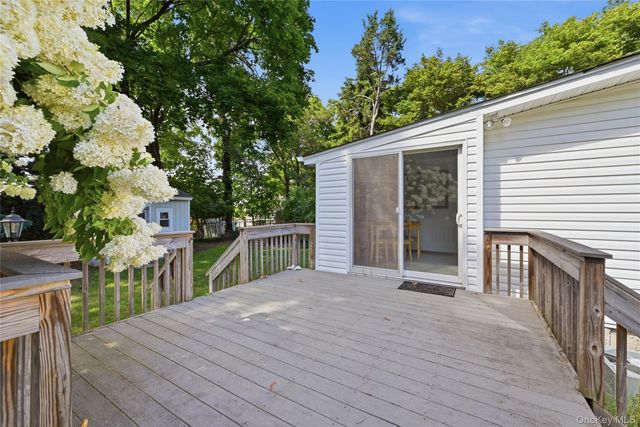 76 Queen Road, Rocky Point, NY 11778