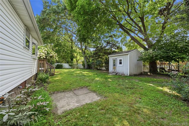 76 Queen Road, Rocky Point, NY 11778