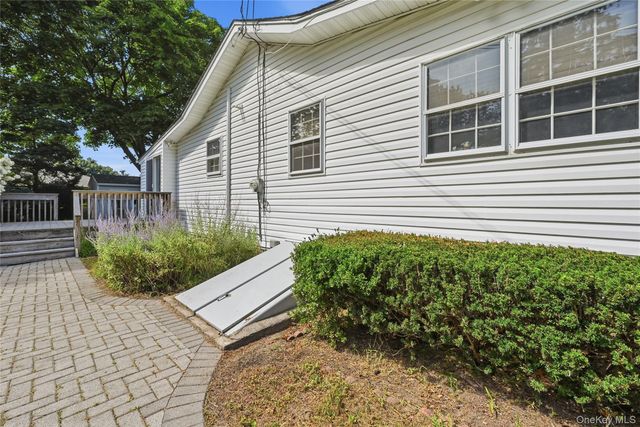 76 Queen Road, Rocky Point, NY 11778