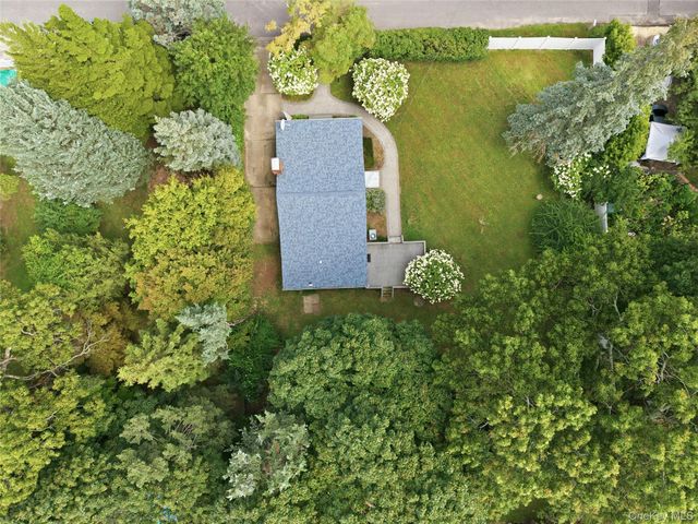 76 Queen Road, Rocky Point, NY 11778